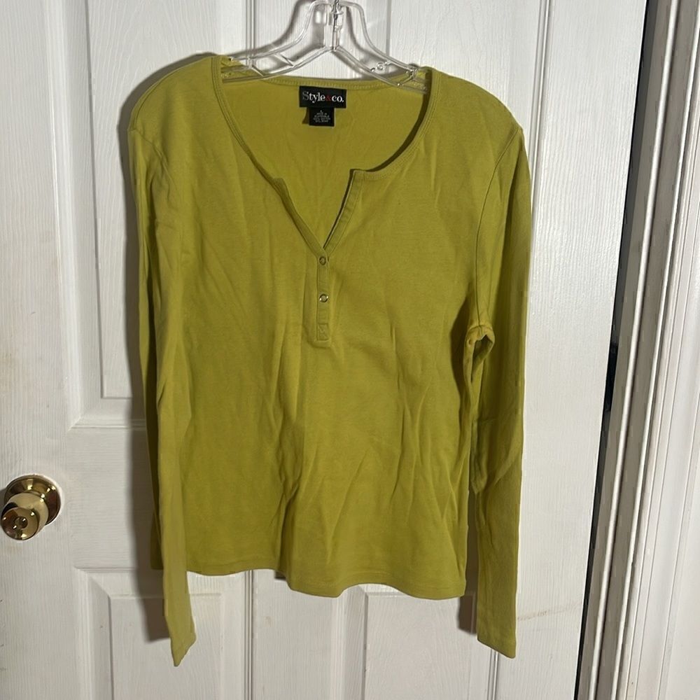 Style & CO Long sleeve Pullover Top